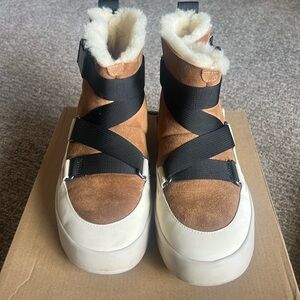 UGG Classic Boom Buckle Boots, size 9